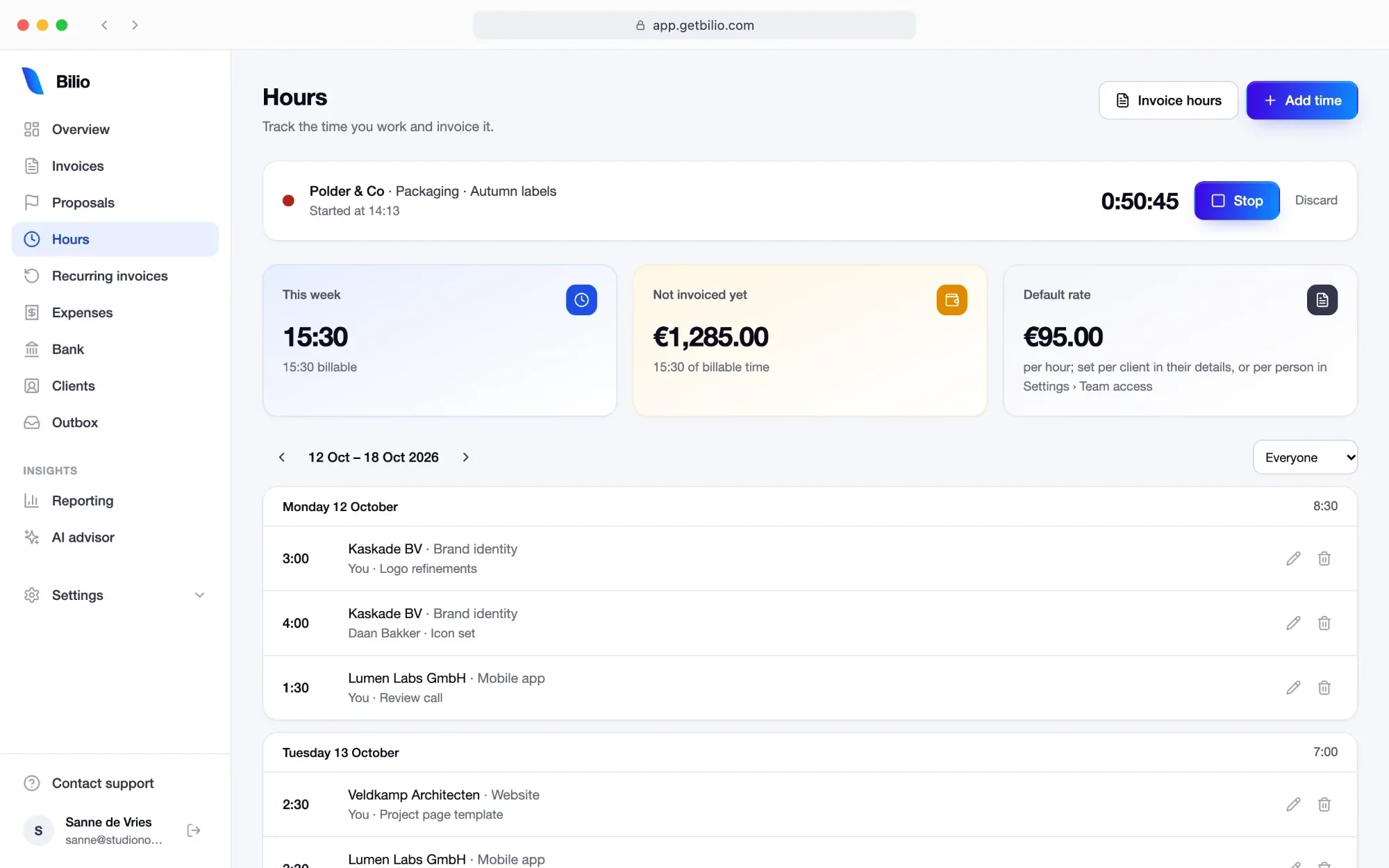 Bilio hours: a running timer, this week's hours, the amount not invoiced yet and the week's time per client and project